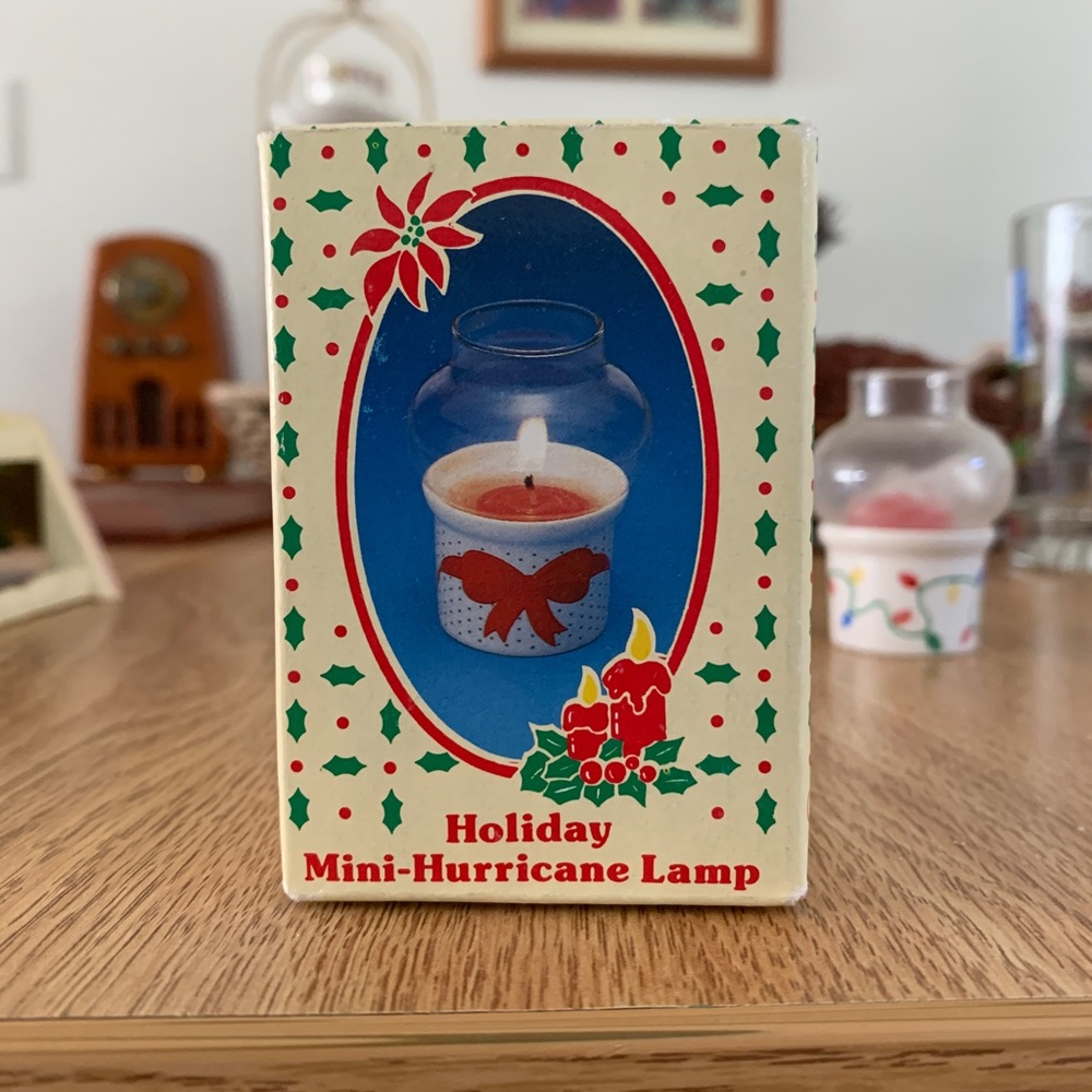 Holiday mini hurricane lamp